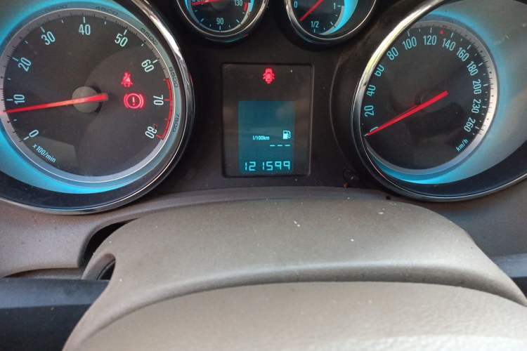 Used Buick GT 2013 GT 1.6L Manual Entry-Level Model Odometer Close Up