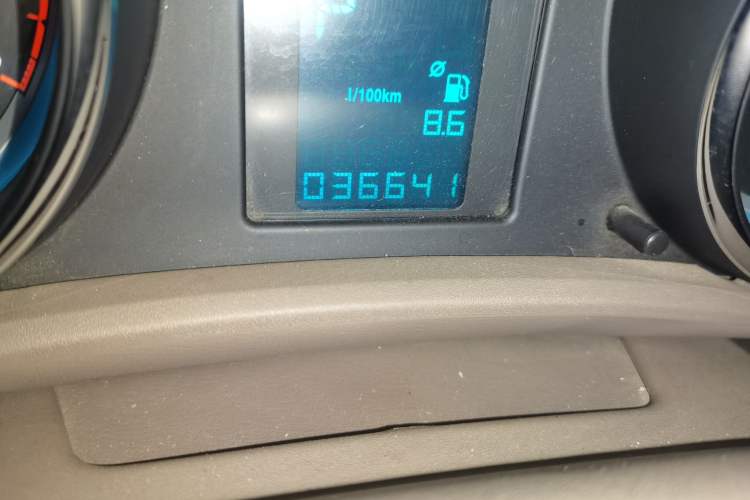 Used Buick GT 2013 GT 1.6L Automatic Fashion Edition Odometer Close Up