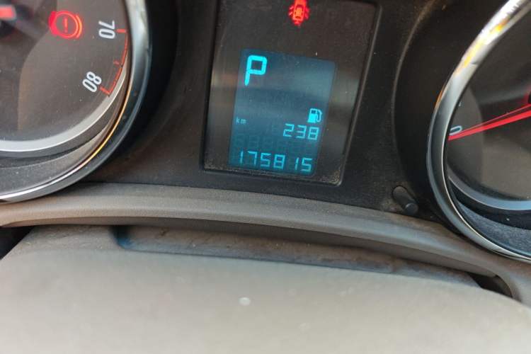 Used Buick GT 2013 GT 1.6L Automatic Comfort Edition Odometer Close Up