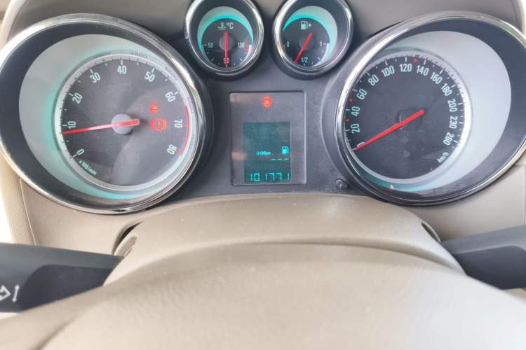 Used Buick GT 2013 GT 1.6L Manual Entry-Level Model Odometer Close Up