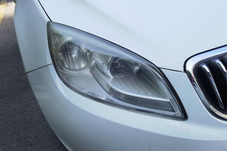 Used Buick GT 2013 GT 1.6L Automatic Comfort Edition Right Front Headlight