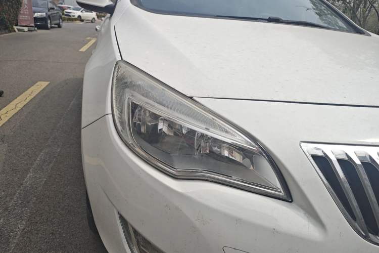 Used Buick GT 2013 XT 1.6L Automatic Fashion Edition Right Front Headlight