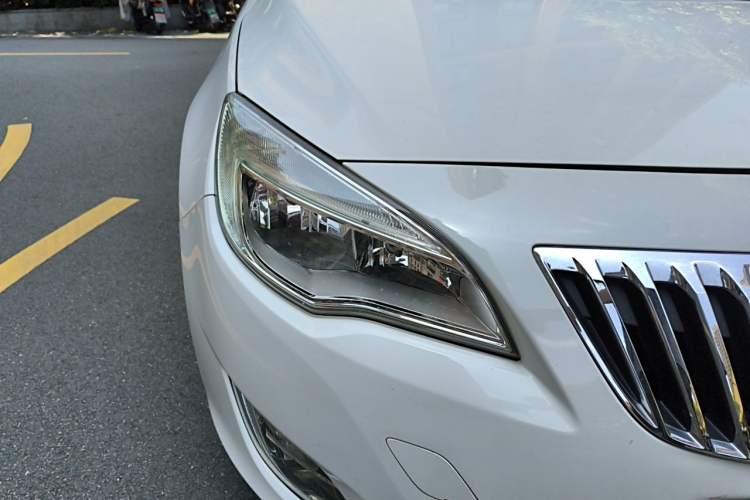 Used Buick GT 2013 XT 1.6L Automatic Fashion Edition Right Front Headlight