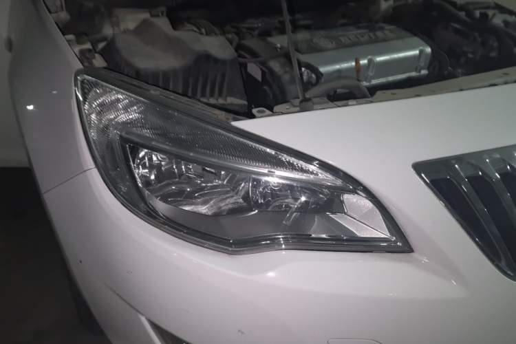 Used Buick GT 2013 XT 1.6L Automatic Fashion Edition Right Front Headlight