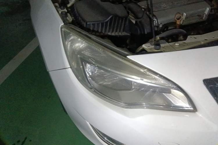 Used Buick GT 2013 XT 1.6L Automatic Fashion Edition Right Front Headlight