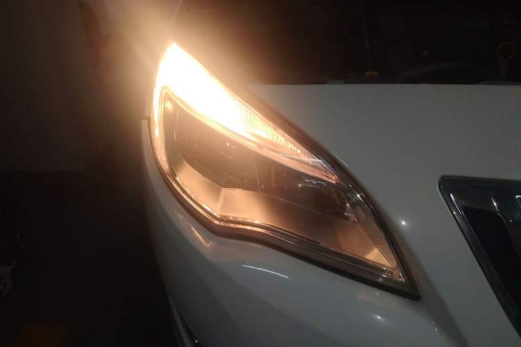 Used Buick GT 2013 XT 1.6L Automatic Fashion Edition Right Front Headlight