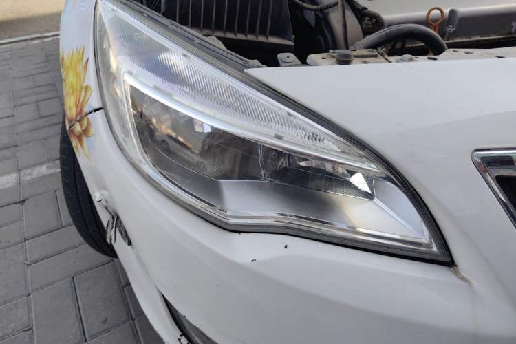 Used Buick GT 2013 XT 1.6L Automatic Fashion Edition Right Front Headlight