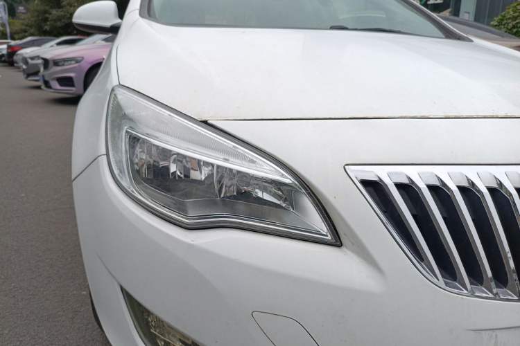 Used Buick GT 2013 XT 1.6L Automatic Fashion Edition Right Front Headlight