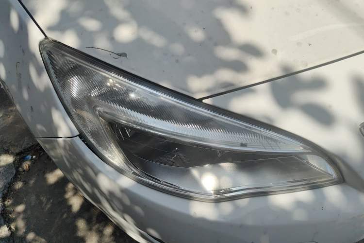 Used Buick GT 2013 XT 1.6L Automatic Fashion Edition Right Front Headlight