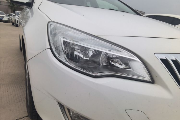 Used Buick GT 2013 XT 1.6L Automatic Fashion Edition Right Front Headlight