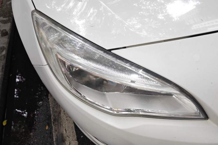 Used Buick GT 2013 XT 1.6L Automatic Fashion Edition Right Front Headlight