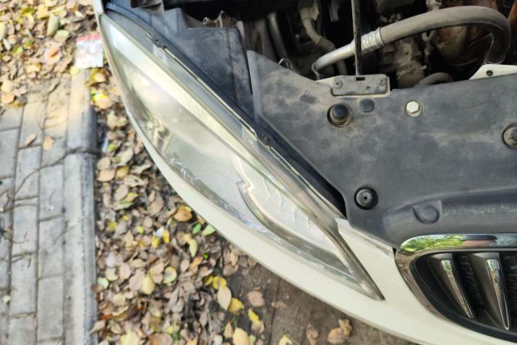 Used Buick GT 2013 GT 1.6L Automatic Fashion Edition Right Front Headlight