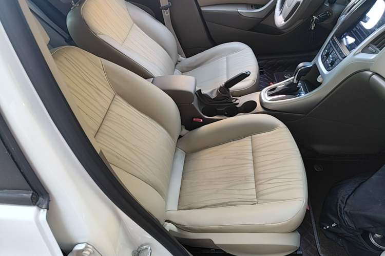 Used Buick GT 2013 GT 1.6L Automatic Comfort Edition Right Front Seat
