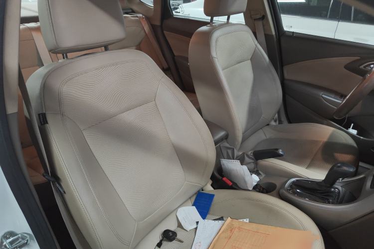 Used Buick GT 2013 GT 1.6L Automatic Fashion Edition Right Front Seat