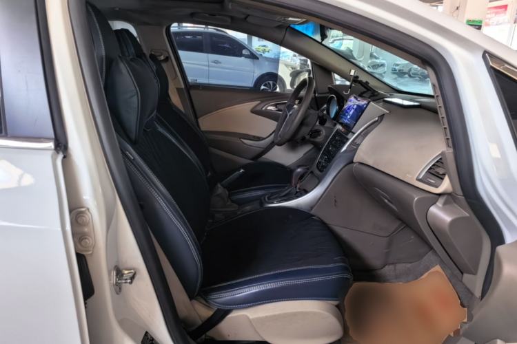 Used Buick GT 2013 GT 1.6L Automatic Fashion Edition Right Front Seat