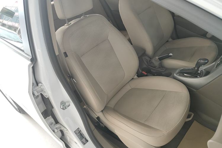 Used Buick GT 2013 GT 1.6L Automatic Fashion Edition Right Front Seat