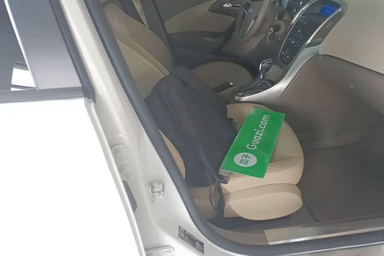 Used Buick GT 2013 GT 1.6L Automatic Fashion Edition Right Front Seat