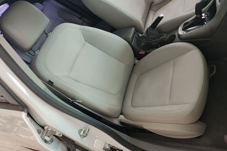 Used Buick GT 2013 XT 1.6L Automatic Fashion Edition Right Front Seat