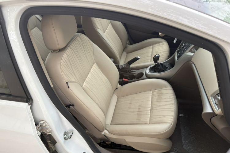 Used Buick GT 2013 GT 1.6L Manual Comfort Edition Right Front Seat