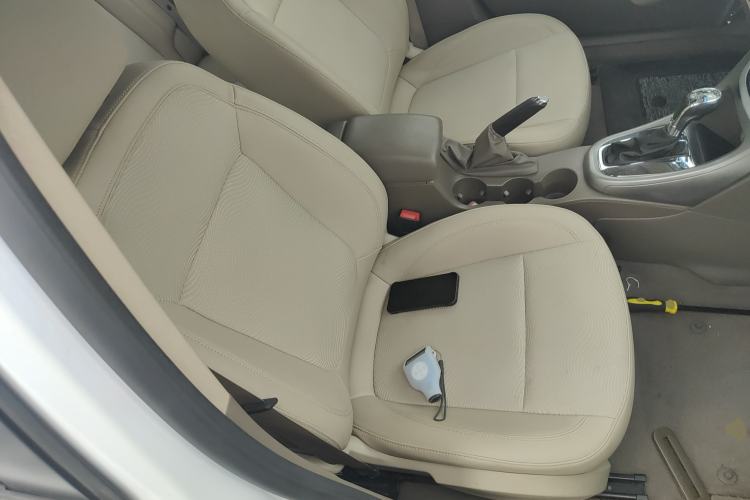 Used Buick GT 2013 GT 1.6L Automatic Fashion Edition Right Front Seat