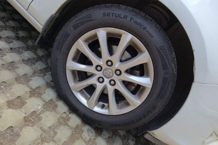 Used Buick GT 2013 XT 1.6L Automatic Fashion Edition Right Front Wheel Hub