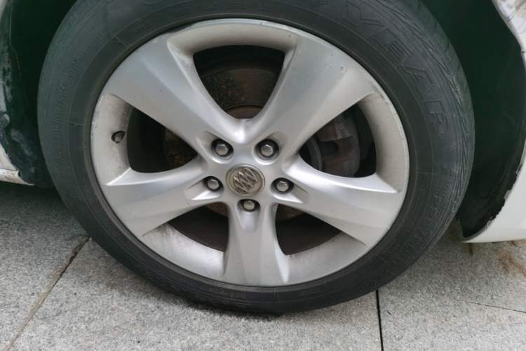 Used Buick GT 2013 XT 1.6T Automatic New Sharp Sport Edition Right Front Wheel Hub