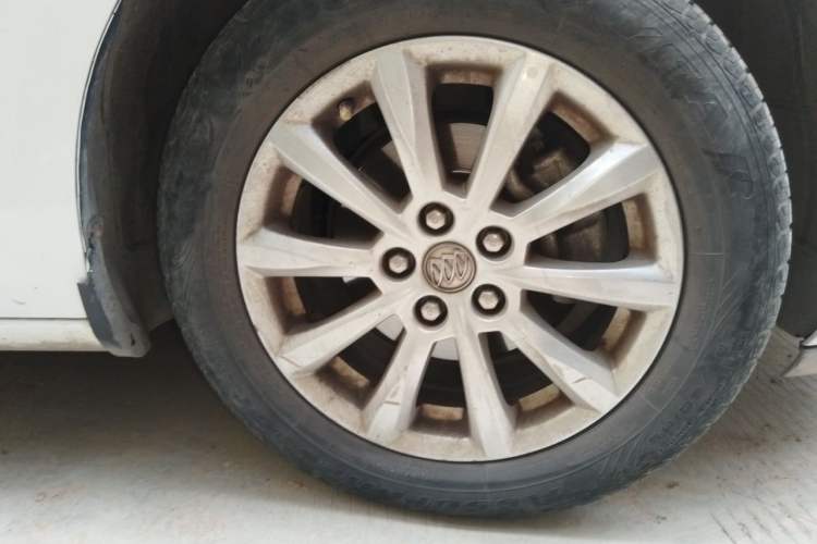 Used Buick GT 2013 GT 1.6L Automatic Fashion Edition Right Front Wheel Hub
