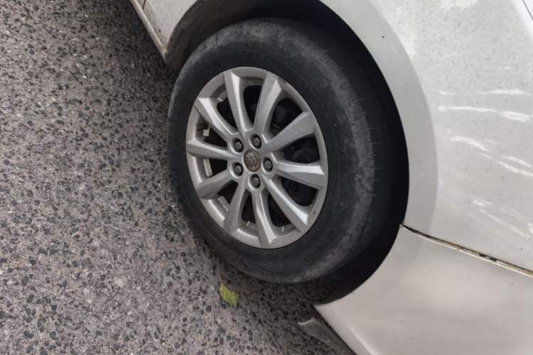 Used Buick GT 2013 GT 1.6L Automatic Fashion Edition Right Front Wheel Hub