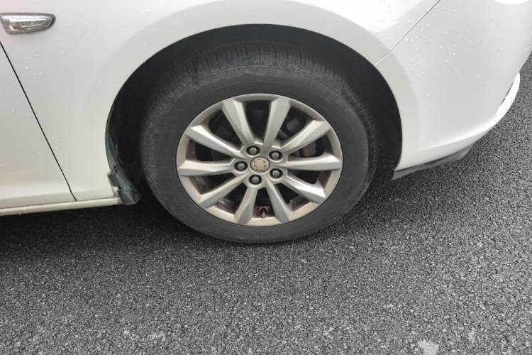 Used Buick GT 2013 GT 1.6L Automatic Fashion Edition Right Front Wheel Hub