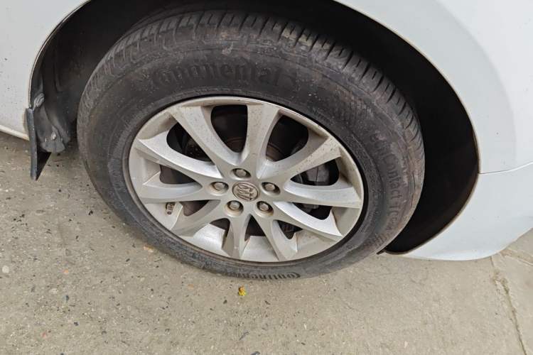 Used Buick GT 2013 XT 1.6L Automatic Fashion Edition Right Front Wheel Hub