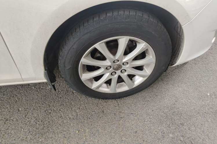 Used Buick GT 2013 XT 1.6L Automatic Fashion Edition Right Front Wheel Hub