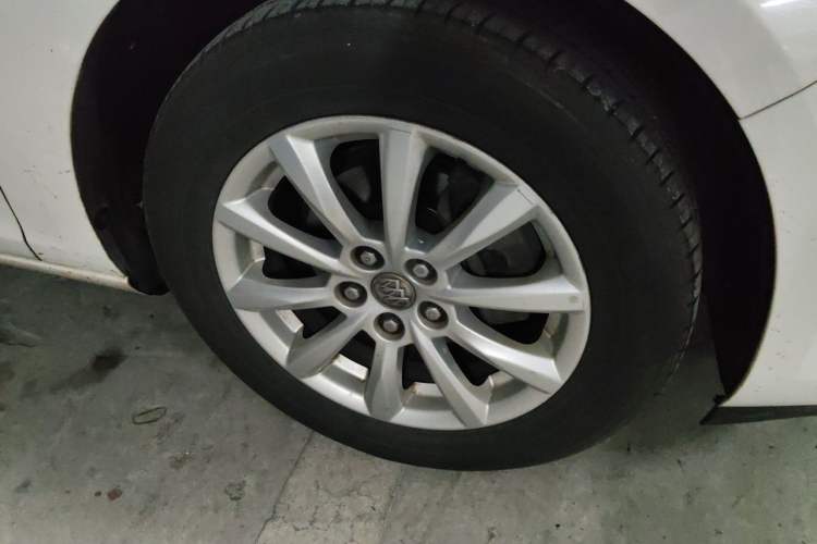 Used Buick GT 2013 GT 1.6L Manual Entry-Level Model Right Front Wheel Hub
