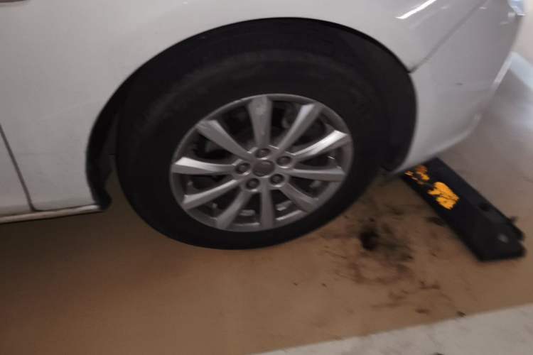 Used Buick GT 2013 GT 1.6L Automatic Comfort Edition Right Front Wheel Hub