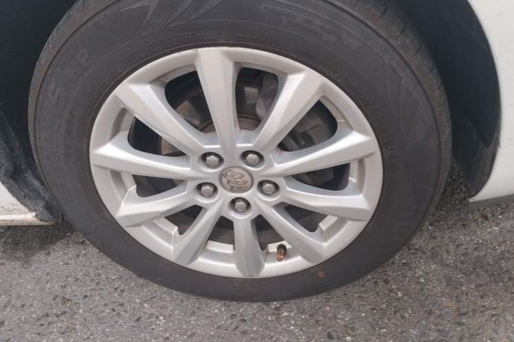 Used Buick GT 2013 GT 1.6L Automatic Fashion Edition Right Front Wheel Hub
