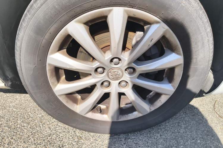 Used Buick GT 2013 GT 1.8L Automatic Fashion Edition Right Front Wheel Hub