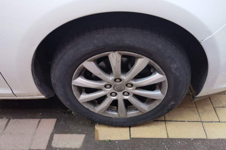 Used Buick GT 2013 GT 1.6L Automatic Fashion Edition Right Front Wheel Hub