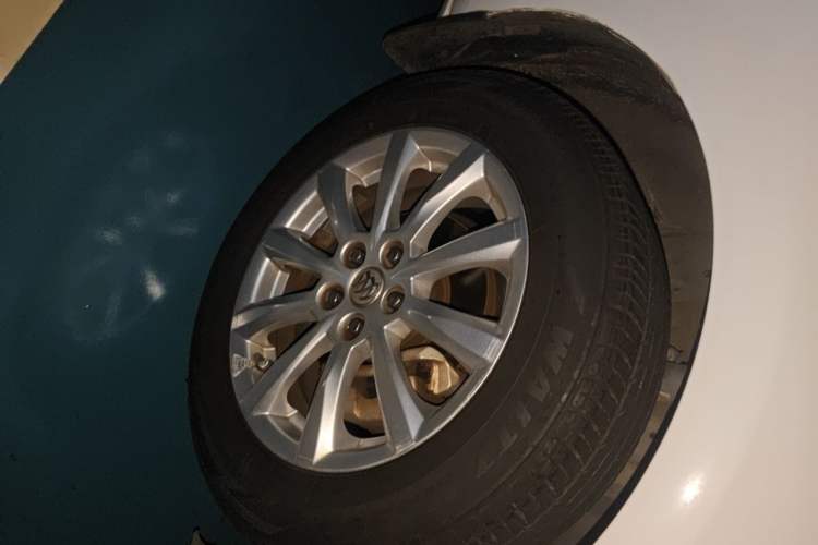 Used Buick GT 2013 GT 1.6L Automatic Fashion Edition Right Front Wheel Hub