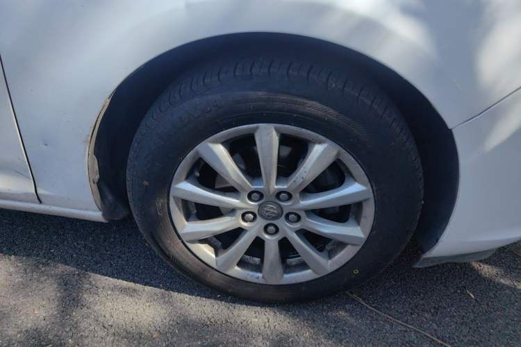 Used Buick GT 2013 GT 1.6L Manual Entry-Level Model Right Front Wheel Hub