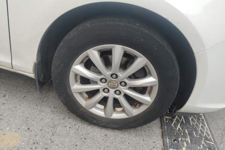 Used Buick GT 2013 GT 1.6L Manual Entry-Level Model Right Front Wheel Hub