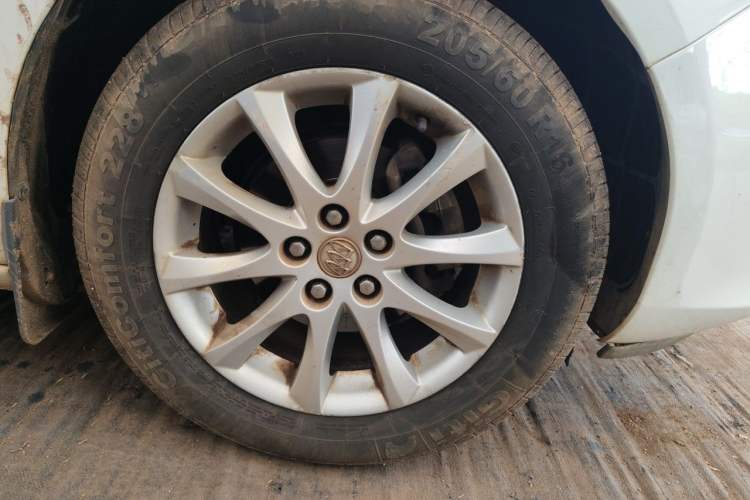Used Buick GT 2013 XT 1.6L Automatic Fashion Edition Right Front Wheel Hub
