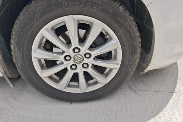 Used Buick GT 2013 GT 1.6L Manual Entry-Level Model Right Front Wheel Hub
