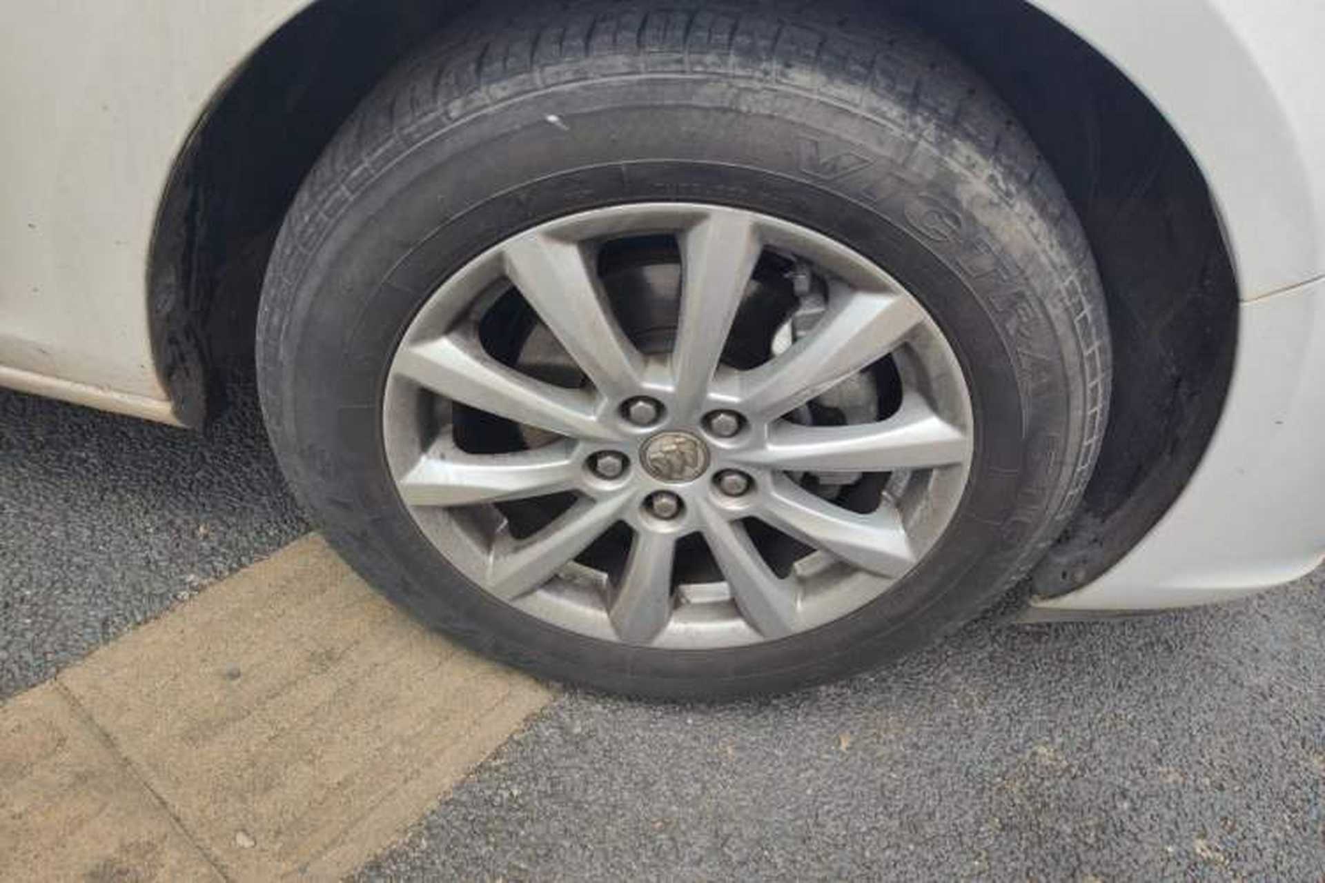 Used Buick GT 2013 GT 1.6L Manual Entry-Level Model Right Front Wheel Hub