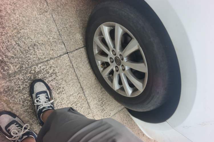 Used Buick GT 2013 GT 1.6L Automatic Fashion Edition Right Front Wheel Hub