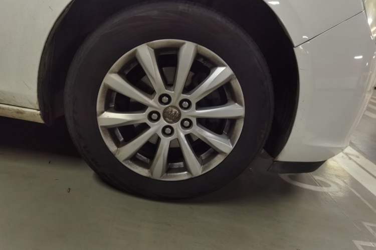 Used Buick GT 2013 GT 1.6L Automatic Fashion Edition Right Front Wheel Hub