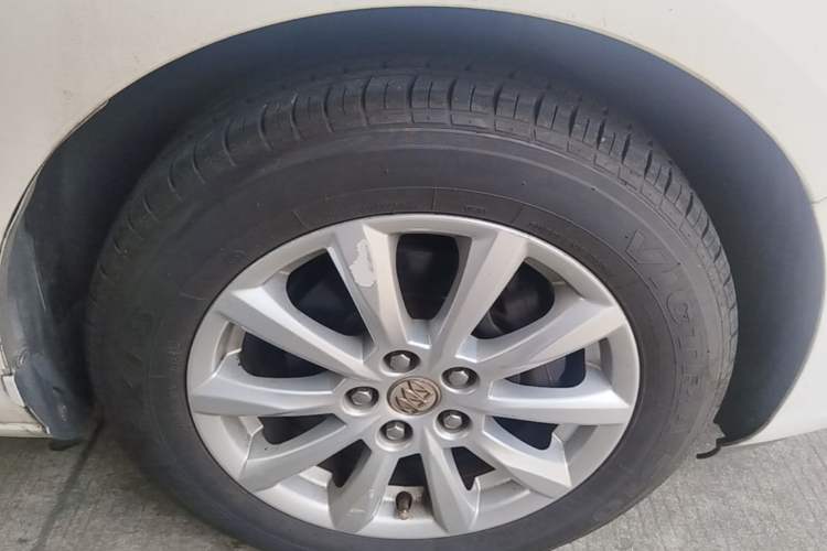 Used Buick GT 2013 GT 1.6L Manual Comfort Edition Right Front Wheel Hub
