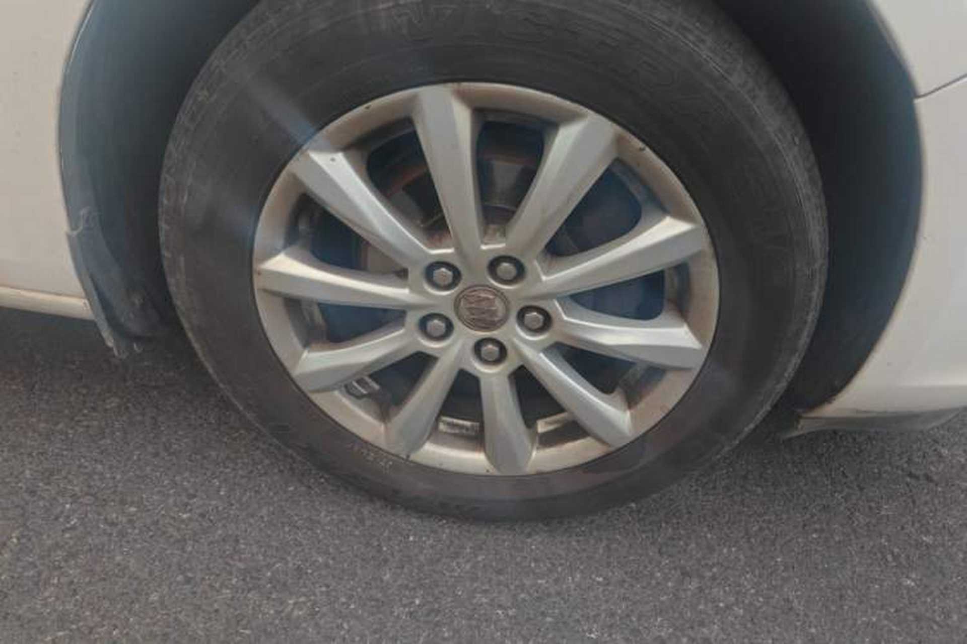Used Buick GT 2013 GT 1.6L Automatic Fashion Edition Right Front Wheel Hub