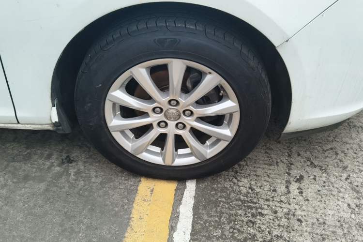 Used Buick GT 2013 GT 1.6L Automatic Fashion Edition Right Front Wheel Hub