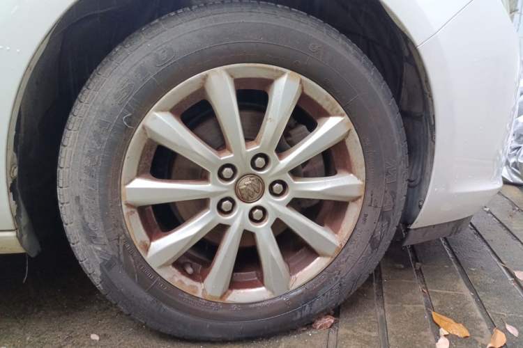 Used Buick GT 2013 GT 1.8L Automatic Fashion Edition Right Front Wheel Hub