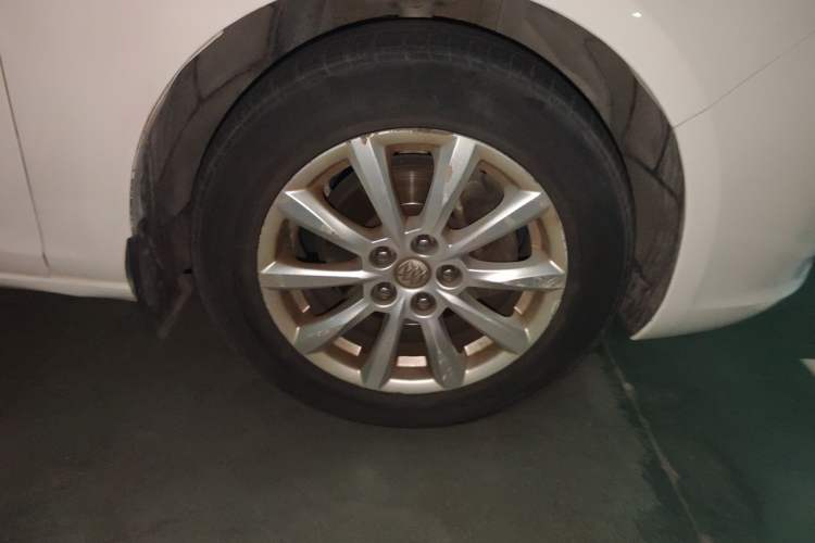 Used Buick GT 2013 GT 1.6L Automatic Fashion Edition Right Front Wheel Hub