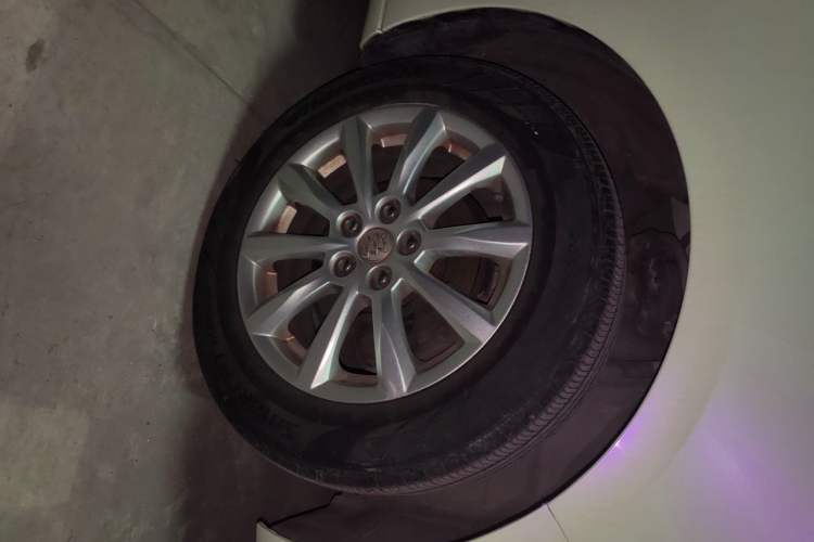 Used Buick GT 2013 GT 1.6L Automatic Fashion Edition Right Front Wheel Hub